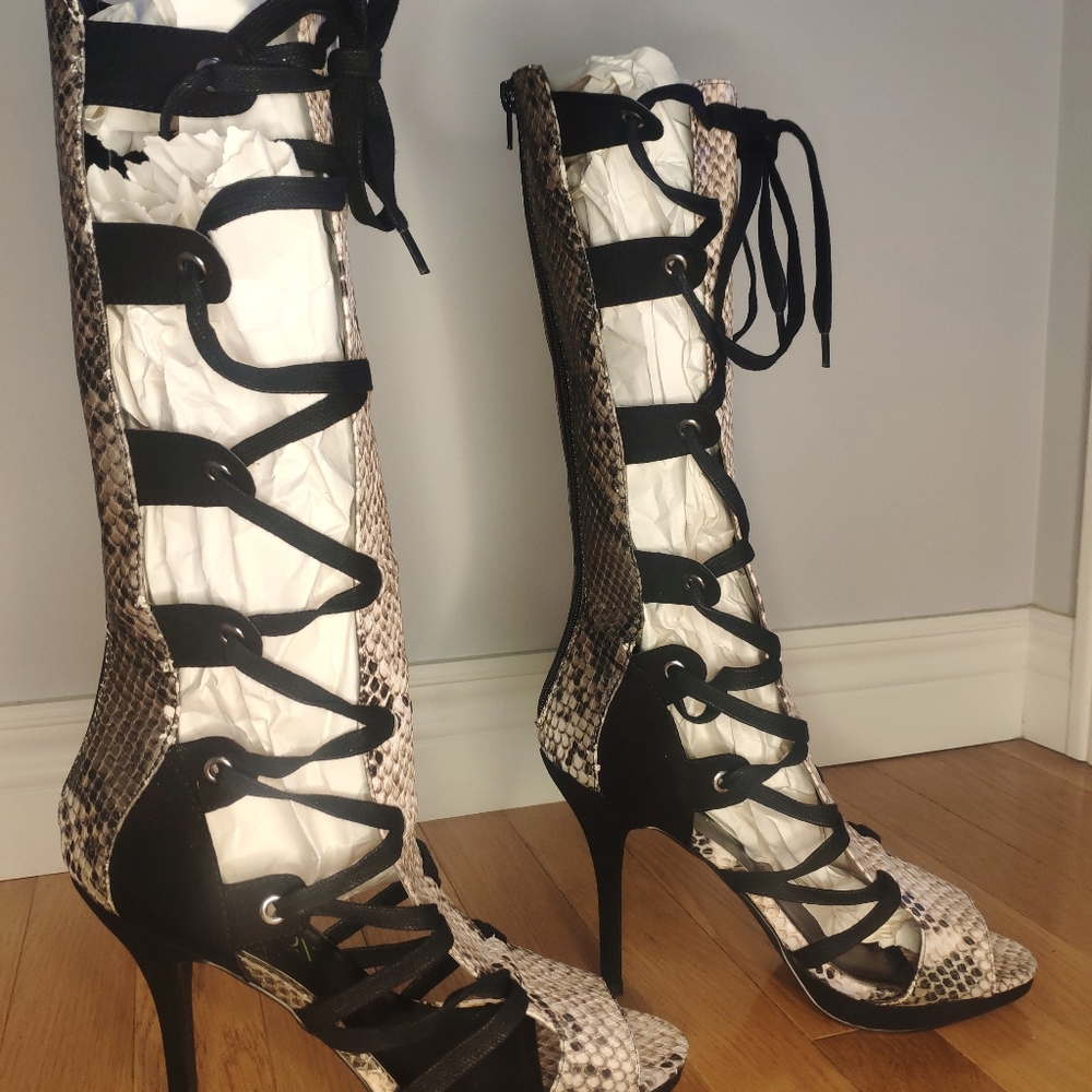 Paper Fox Stiletto Gladiator